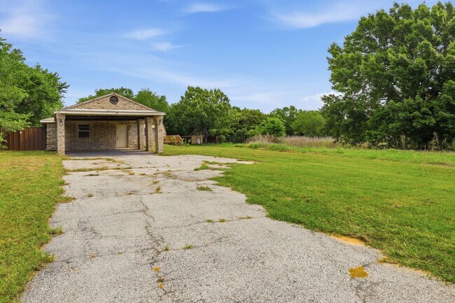 Building Photo - Beauty in Burleson ISD
