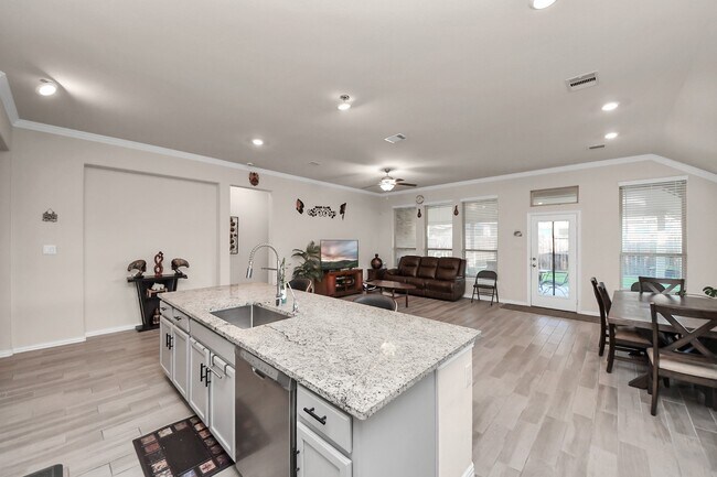 Building Photo - 28634 Monarch Cliffs Dr