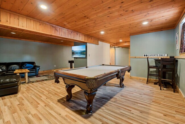 Building Photo - 291 Ash St