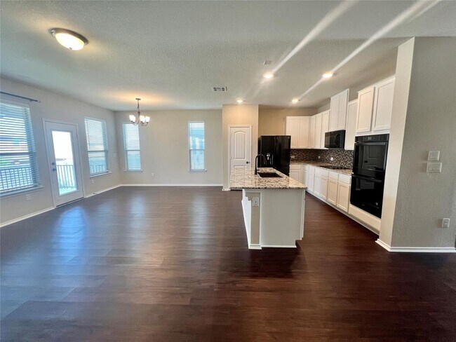 Building Photo - 5100 Lazy Ct Dr