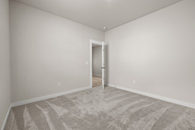 Building Photo - 1145 Ross Farms Blvd