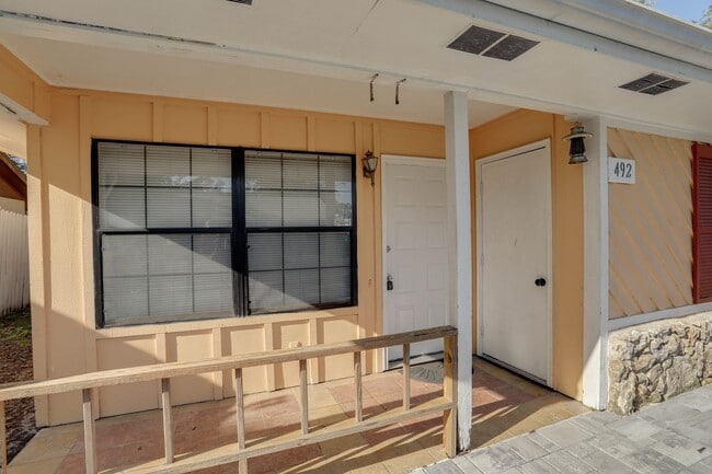 Building Photo - 492 Tamarack St