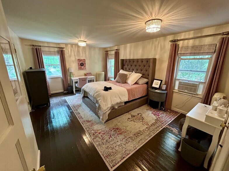 Building Photo - 21 Oak Rd