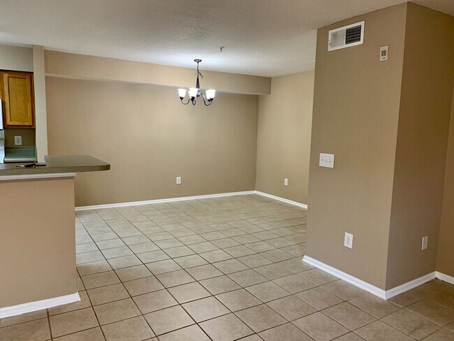 Building Photo - Recently Upgraded Spacious 1B/1B Condo nea...