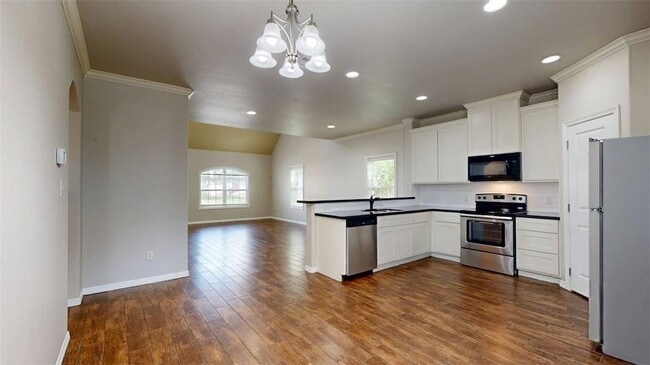 Building Photo - 108 Richards St