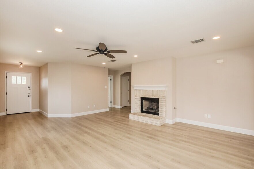 Building Photo - 1210 Dayton Dr