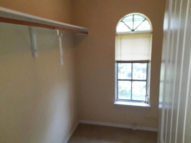 Building Photo - 749 Marthas Ln