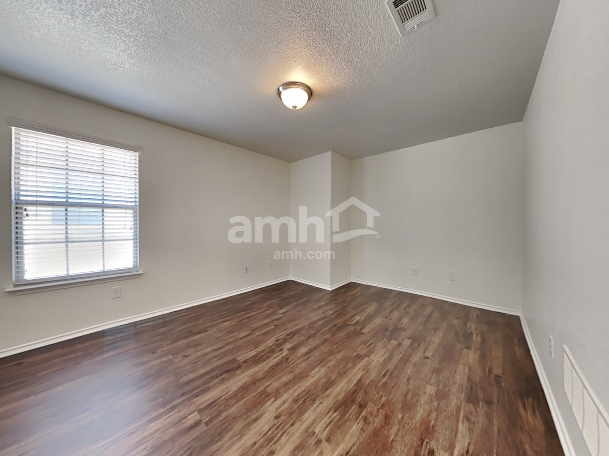 Building Photo - 14117 Cochise Dr