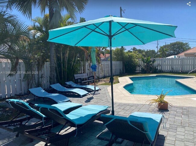 Building Photo - 1690 NE 25th Ave