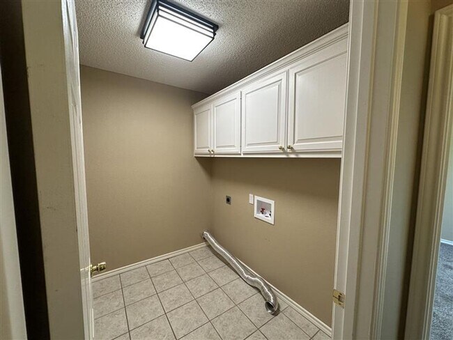 Building Photo - 2305 Haverhill Dr
