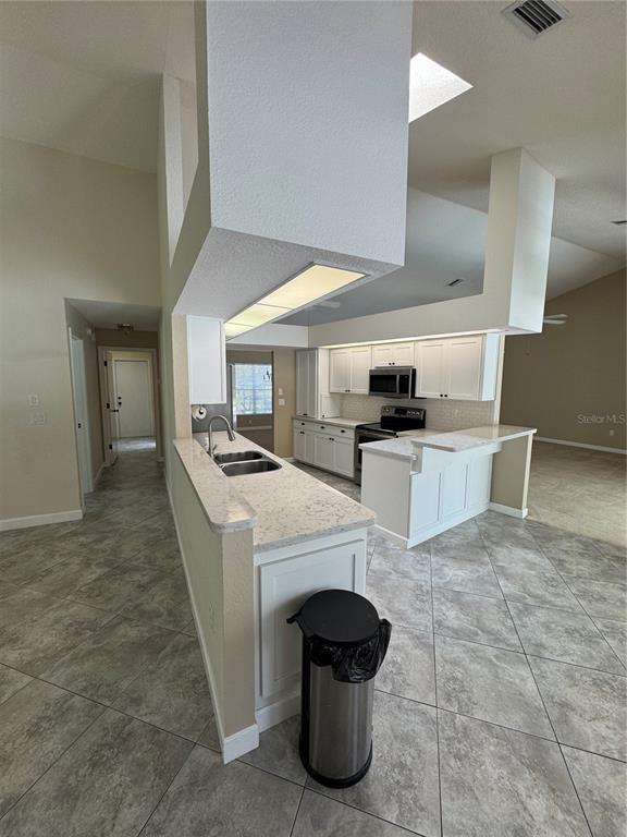 Building Photo - 7565 Jomel Dr