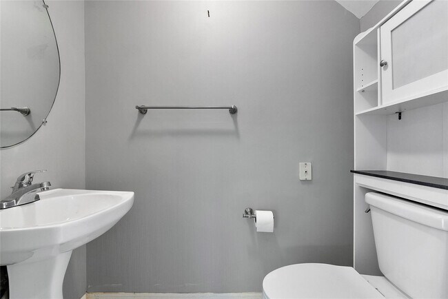 Building Photo - 9664 Royal Palm Blvd