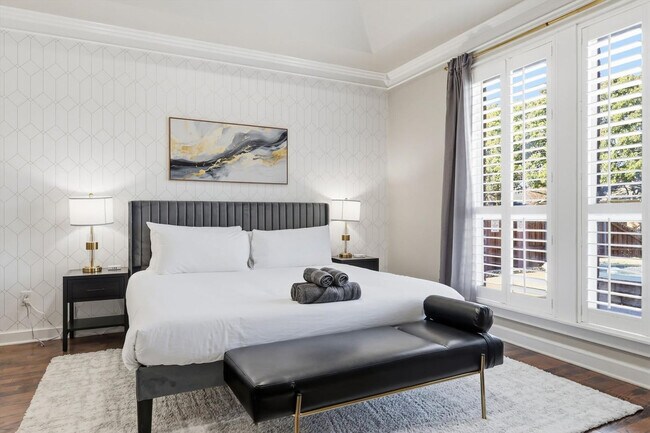 Building Photo - 4843 Golfside Dr