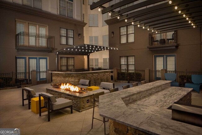 Building Photo - 960 East Paces Ferry Rd NE