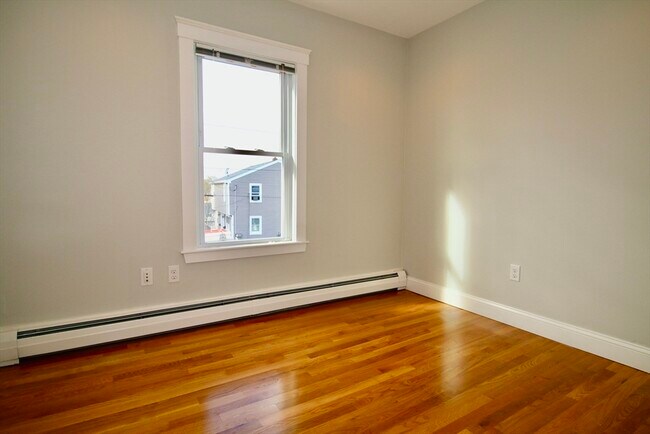 Building Photo - 2 Forest St