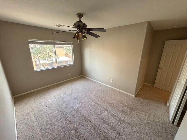 Building Photo - Beautiful two-story home with 4 BED / 2.5 BATH w Loft located in Henderson Nevada!