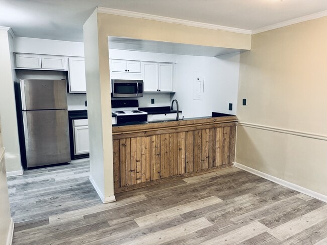 Building Photo - 202 Finley Forest Dr