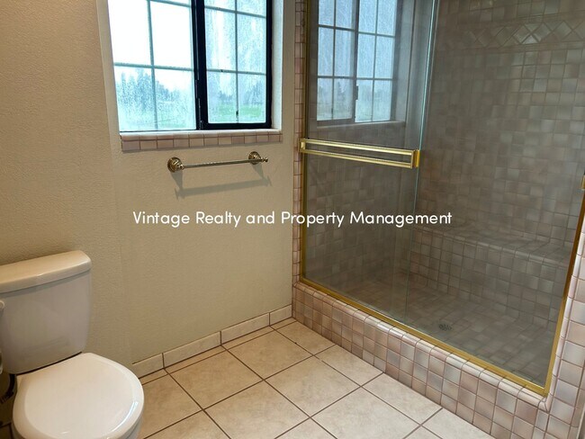 Building Photo - Available Soon!! Extra Big 5 Bedroom Country Home That You Have To See!!!