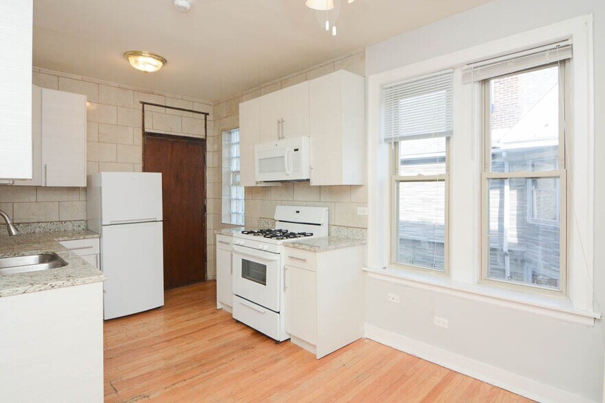 Building Photo - 4232 N Paulina St