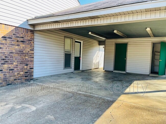 Building Photo - 6390 Sandhurst Rd