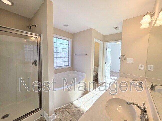 Building Photo - 389 Roanoke Dr