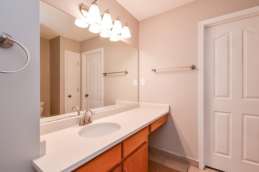 Building Photo - 1928 Thomas St