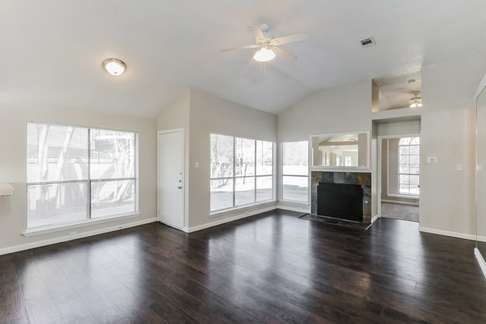Building Photo - 1331 Glencliff Ct