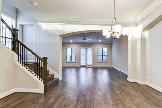 Building Photo - Beautiful Home Right on Durham Drive!