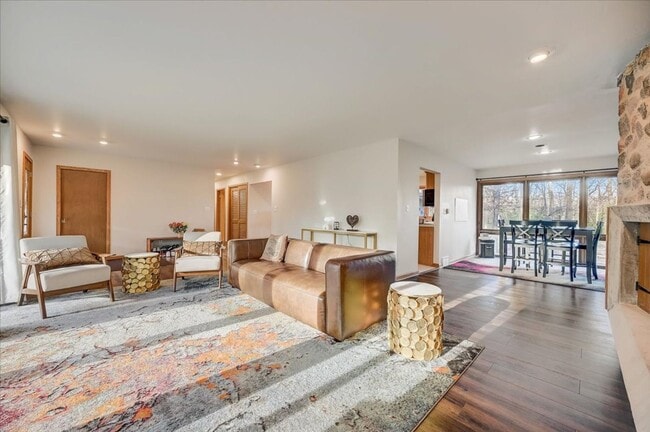 Building Photo - Spacious Elm Grove 3BR/2BA Ranch Single Fa...