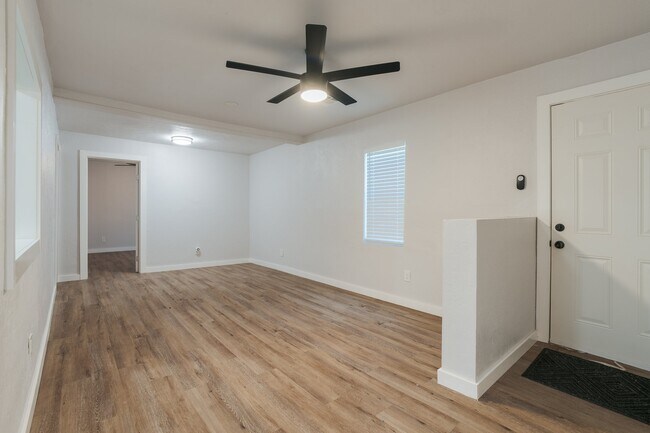 Building Photo - 600 SW 33rd St