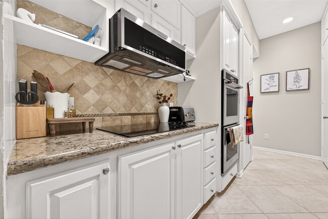 Building Photo - 3 River Hollow Ln