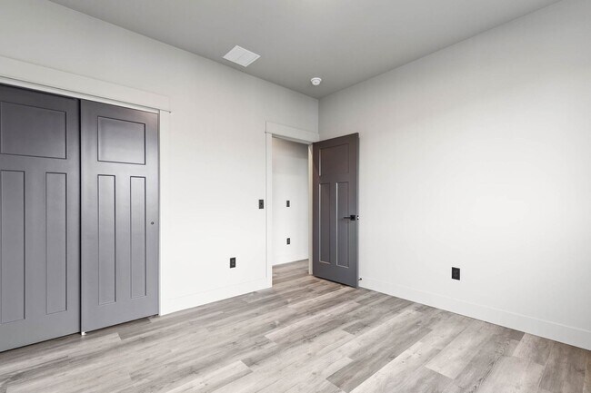Building Photo - 204 Fletching Way