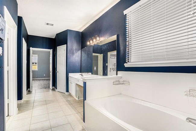 Building Photo - 1753 Silver Bend Dr