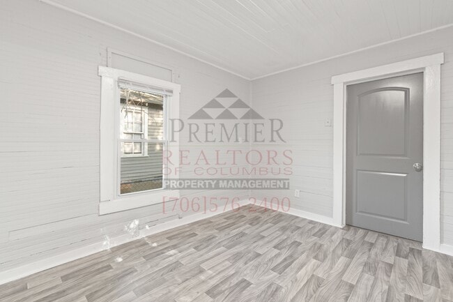 Building Photo - 608 32nd St