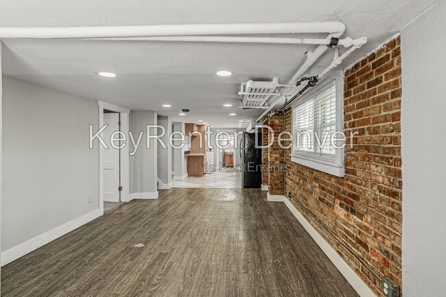 Building Photo - 945 N Washington St