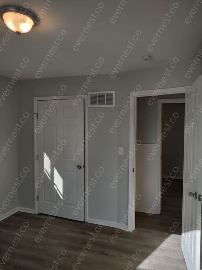 Building Photo - Charming 3-Bedroom Home with Fenced Yard a...