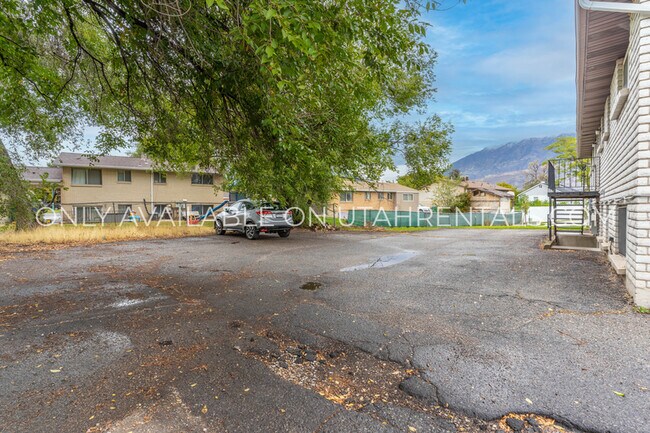 Building Photo - 1036 S Virginia Cir