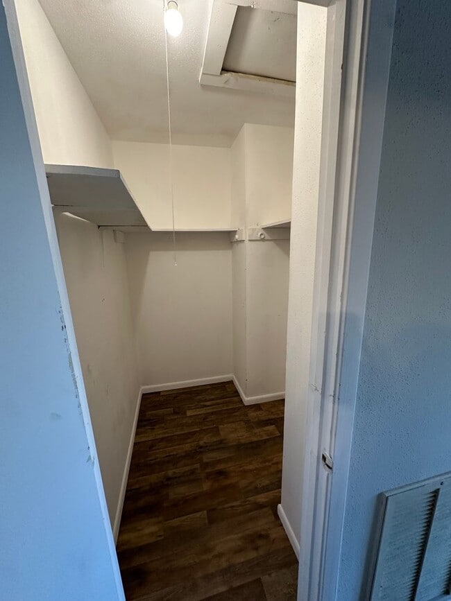 Building Photo - 2 Bedroom Townhome for RENT - WEST END BEA...