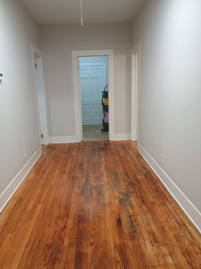 Building Photo - Five bedroom rental