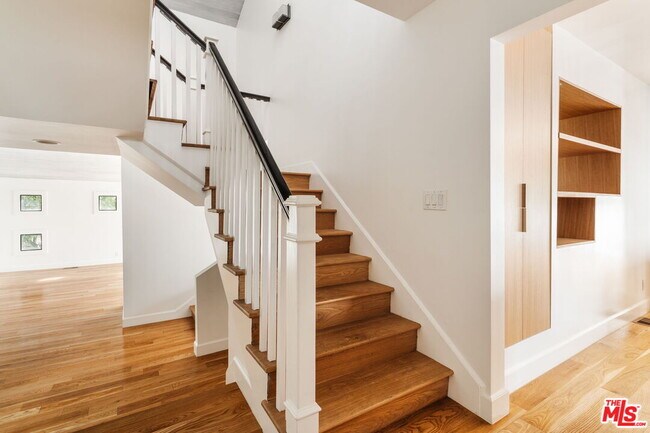 Building Photo - 1355 Bobolink Pl