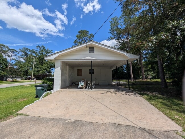Building Photo - 112 Alexander Ave