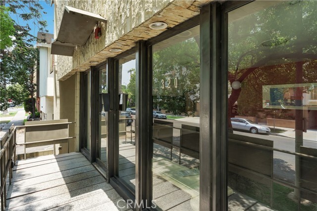 Building Photo - 320 S Gramercy Pl