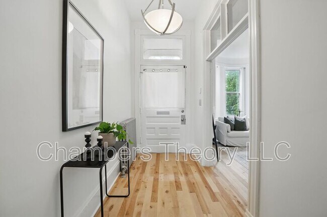 Building Photo - 136 R St NE