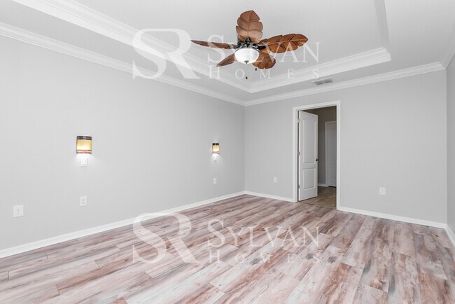 Building Photo - Feel welcome and comfortable in this charming home