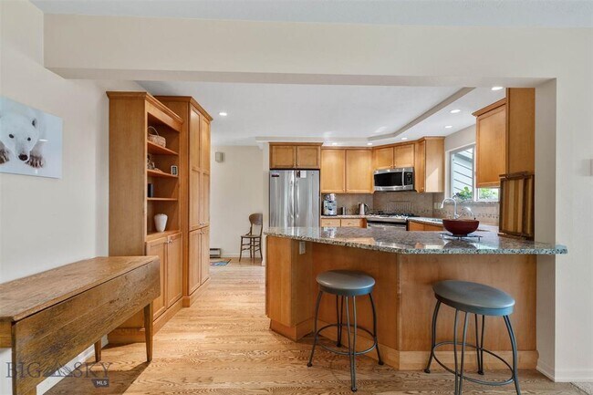 Building Photo - 10 Gallatin Dr