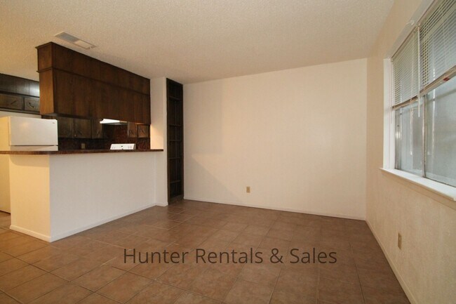 Building Photo - Water paid on this 1 bedroom close to post!