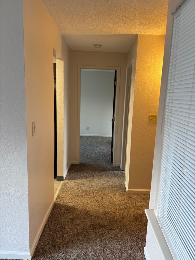 Building Photo - 1 BEDROOM/1 BATH CONDO UPSTAIRS UNIT AVAIL...