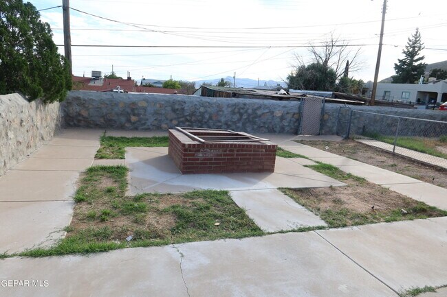 Building Photo - 2302 Copper Ave