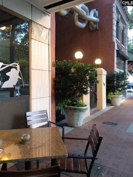 Building Photo - 1520 Main St