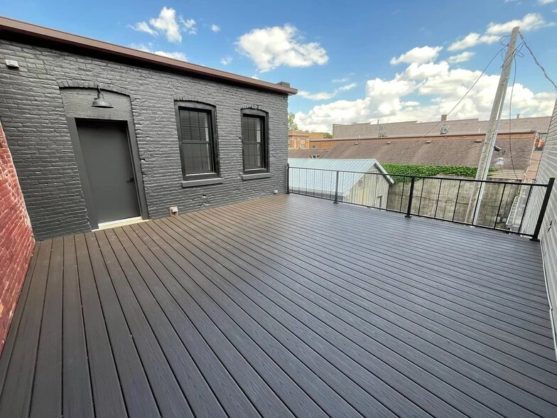 Building Photo - 504 Broadway St